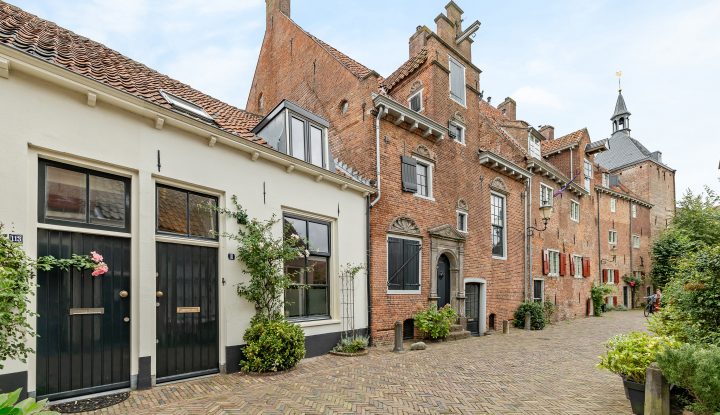Muurhuizen 111